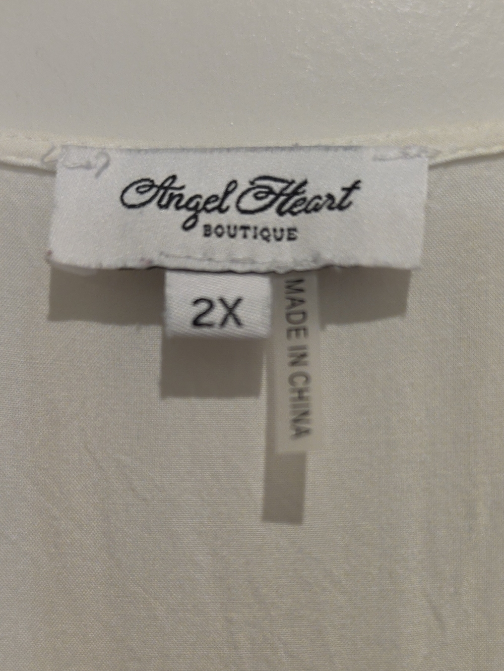 Angel Heart Boutique White Embroidered Floral V-Neck Tunic 2x - Picture 2 of 6